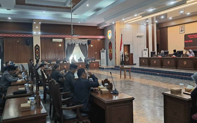 Fraksi Partai Golkar DPRD Kobar Dorong Pemkab Untuk Kedepankan Transparansi Pengelolaan Keuangan Daerah