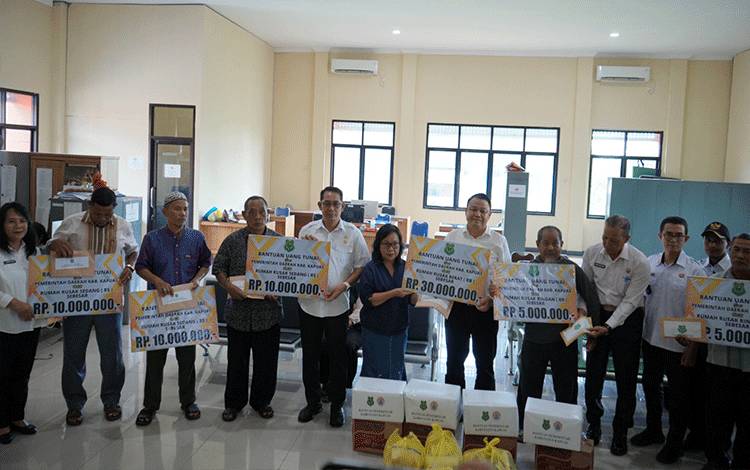Bantuan Korban Kebakaran dan Puting Beliung di Kapuas Menjangkau 22 KK