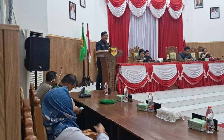 Tanggapan Fraksi Golkar Terhadap Raperda yang Disampaikan Bupati Gunung Mas