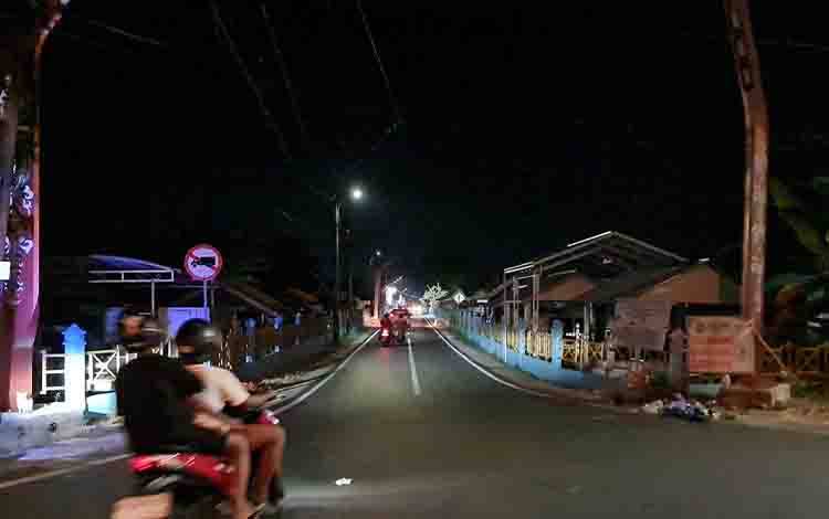Diduga Kabel Dicuri, Tiga Tiang PJU di Simpang Jalan Jawa - Ahmad Yani Kuala Kapuas Padam