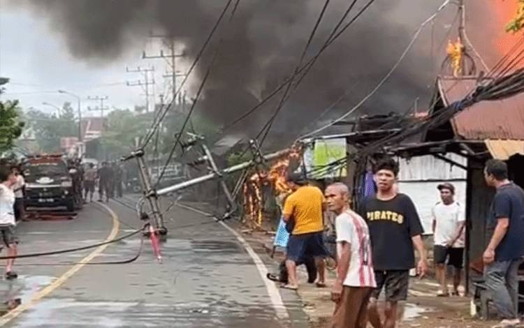 Kebakaran di Panangkalaan Hulu HSU, Seorang Warga Diduga Tersengat Listrik