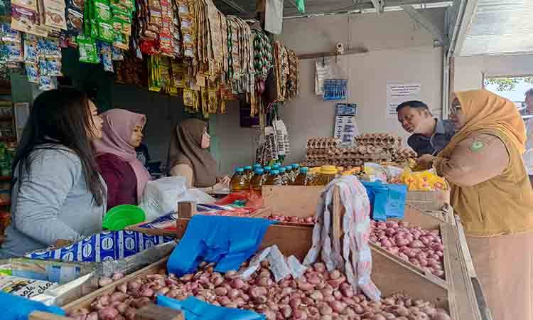 Harga Bawang Merah Turun, Bawang Putih Justru Mengalami Kenaikan di Sampit