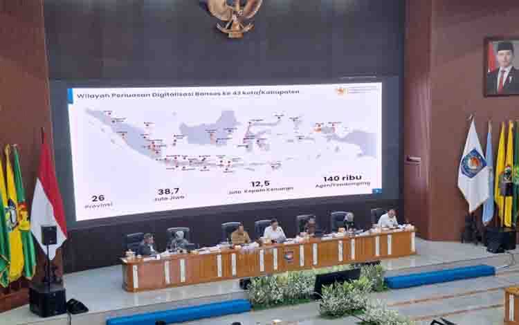 Luhut Targetkan Digitalisasi Bansos Diterapkan Nasional Mulai Oktober