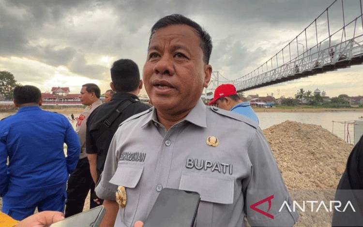 KPK Minta Bupati dan Sekda Kuansing Menyerahkan Diri