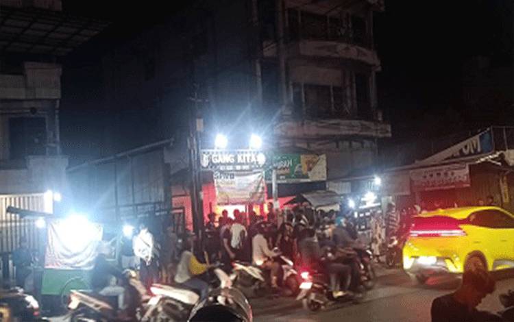 Keluarga Korban Datangi TKP Cari Terduga Pelaku, Polisi Kembali Amankan Lokasi Perkelahian di Teluk Dalam
