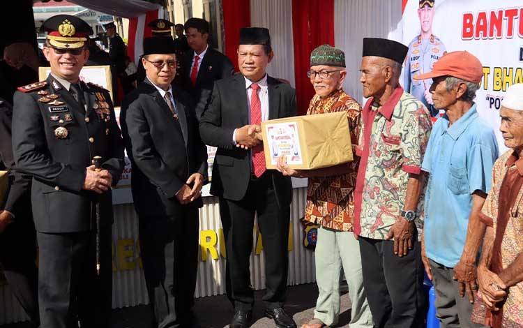 Bupati dan Wakil Seruyan Hadiri Upacara Hari Bhayangkara ke-80