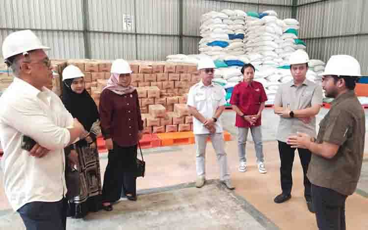 Komisi A DPRD Kobar Monitoring Bulog, Pastikan Stok Pangan Aman