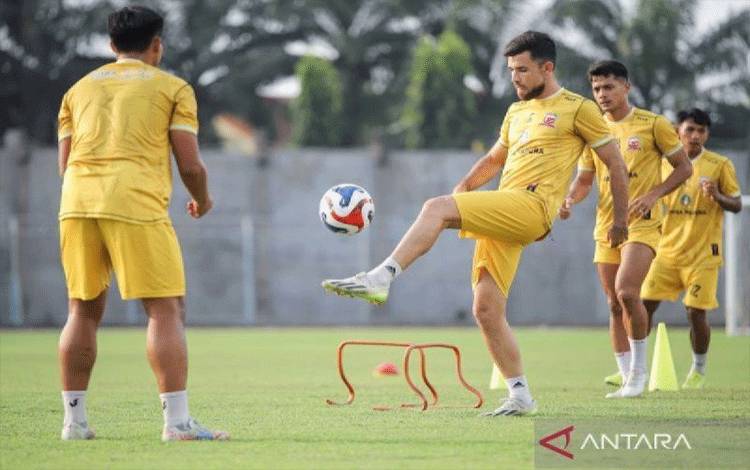 Danilo Santacruz Jadi Rekrutan Asing Pertama Madura United