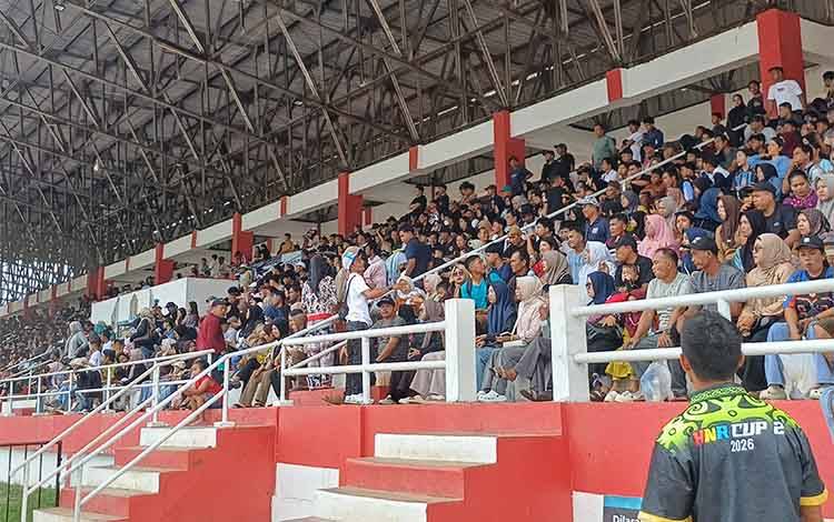 Ribuan Penonton Padati Stadion 29 Nopember Saksikan Final HNR Cup II 2026