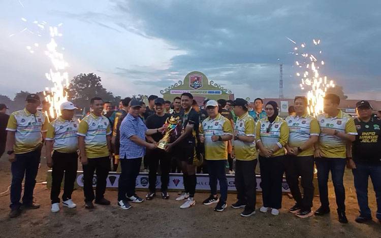 Turnamen Sepak Bola HNR Cup II Jadi Bukti Nyata Gotong Royong Majukan Olahraga di Kotim