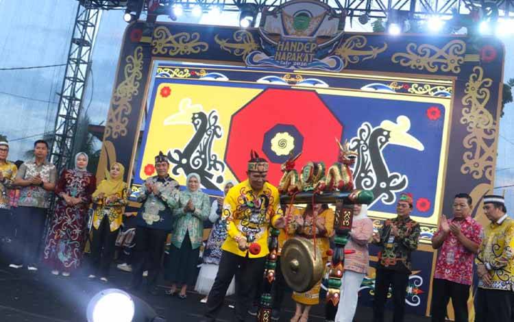 Bupati Pulang Pisau Dorong Pelestarian Budaya dan Penguatan UMKM lewat Handep Hapakat Fair