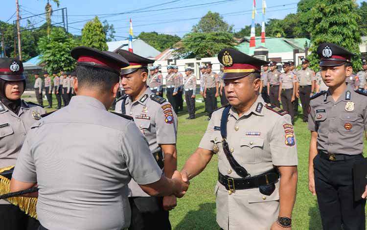 Mutasi Pejabat, Kapolres Bartim Tekankan Regenerasi untuk Perkuat Pelayanan ke Masyarakat