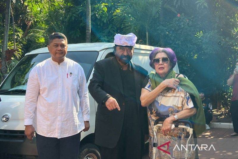 Surya Paloh Takziah ke Rumah Duka Rachmat Gobel di Jakarta