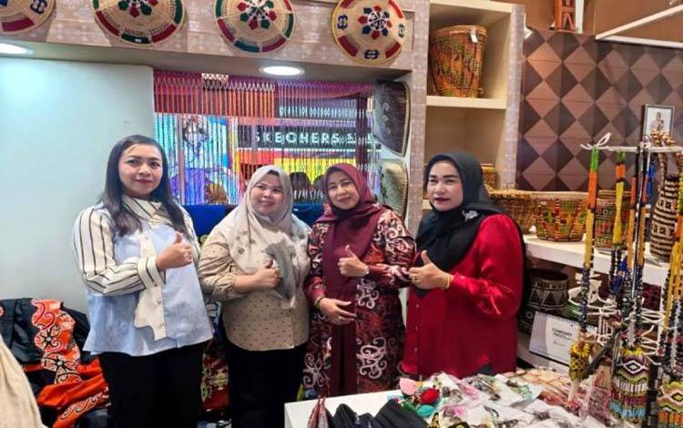 Barito Utara Kenalkan Produk Kriya dan Wastra Unggulan di Pameran Nasional