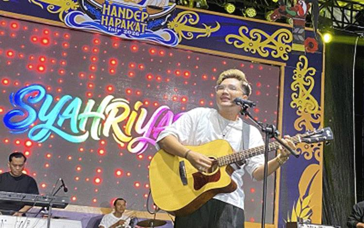 Syahriadi Meriahkan Penutupan Handep Hapakat Fair yang Dihadiri Ribuan Warga