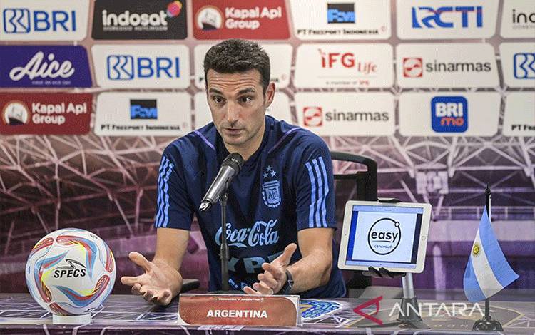 Scaloni Anggap Inggris-Argentina di Semifinal Sebatas Laga Sepak Bola