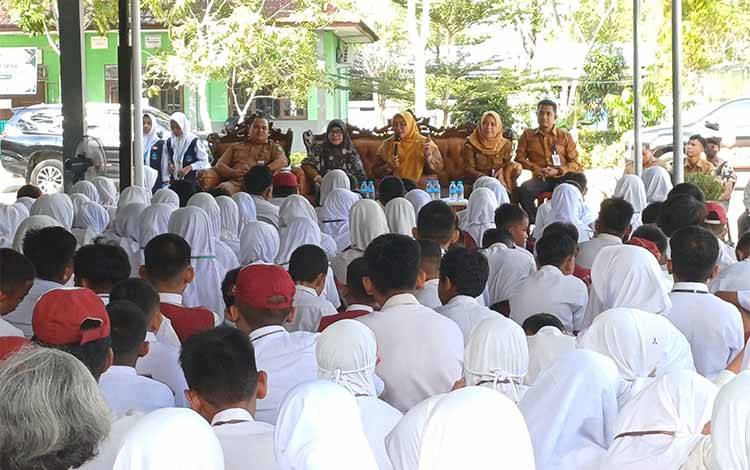 Wabup Kotim Tekankan Pentingnya Membangun Karakter Anak Sejak Masuk SMP