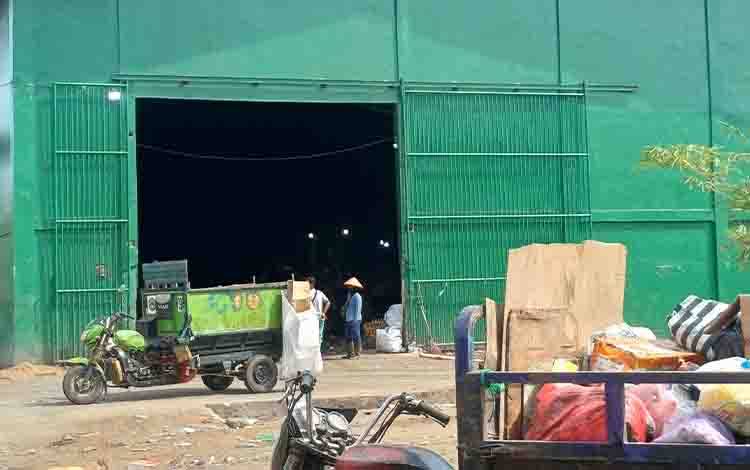6 Tahun Berdampingan dengan Depo Sampah, Siswa SMPN 3 Sampit Terpaksa Beradaptasi dengan Bau Menyengat