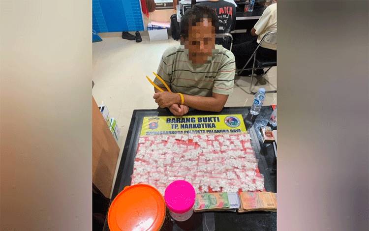 Pria 52 Tahun di Palangka Raya Diringkus Polisi Karena Miliki 1.600 Butir Obat Diduga Narkotika