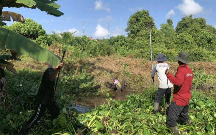 PUPR Kobar Rawat Saluran Induk Pengendali Banjir di Jalan Maid Badir