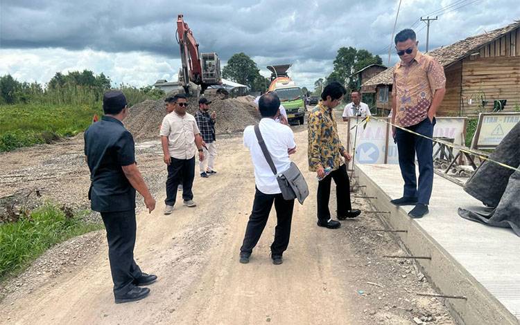 DPRD Kalteng Kawal Pembangunan Jalan Menuju Pelabuhan Segintung
