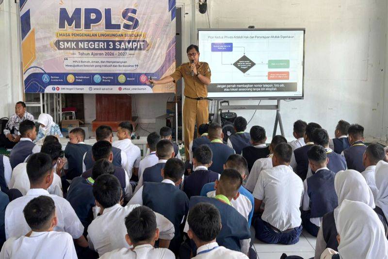 Diskominfo Kotim Bekali Siswa SMKN 3 Sampit Literasi Digital