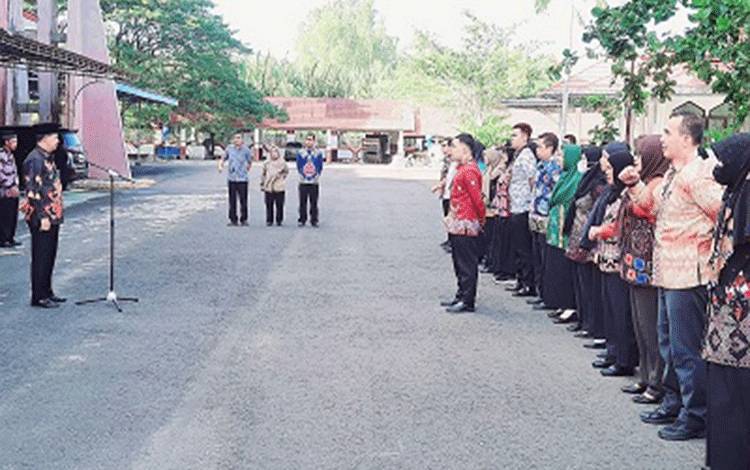 Wabup Seruyan Ingatkan ASN Bekerja dengan Ikhlas dan Berintegritas Saat Pimpin Apel Pagi