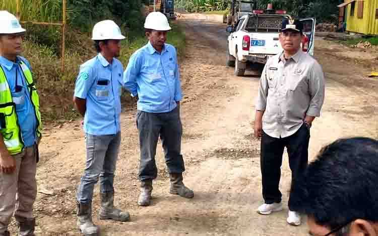 Bupati Barito Utara Minta PT BBN Segera Perbaiki Jalan Kabupaten yang Rusak