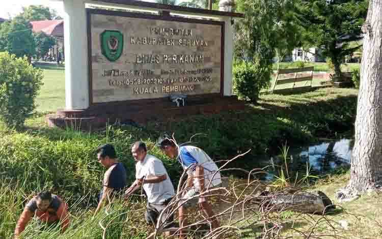 Dinas Perikanan Seruyan Gotong Royong Wujudkan Lingkungan Bersih dan Nyaman