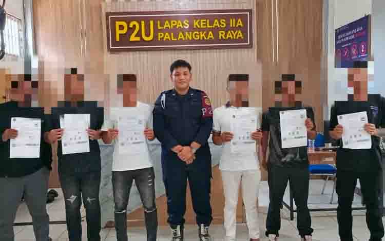 Enam Warga Binaan Lapas Palangka Raya Terima Pembebasan Bersyarat