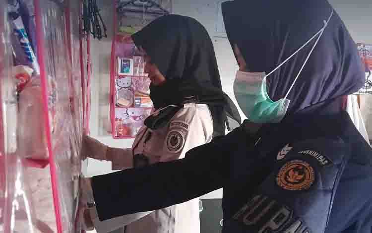 Petugas Lapas Perempuan Palangka Raya Razia Rutin Blok Hunian
