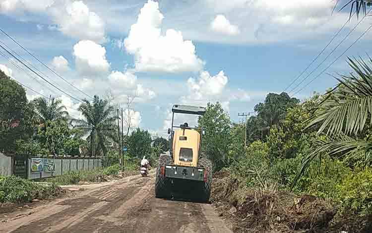 Walikota Realisasikan Program Pengaspalan Jalan AMD Petuk Katimpun