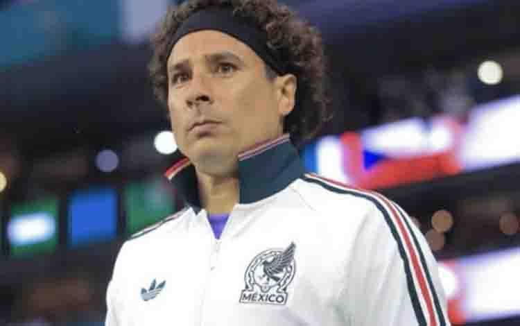Kiper Legendaris Guillermo Ochoa Pensiun