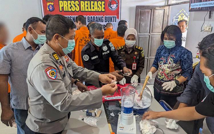 Satresnarkoba Polresta Palangka Raya Musnahkan Barang Bukti 116,94 Gram Sabu dan 1.600 Butir Obat Terlarang