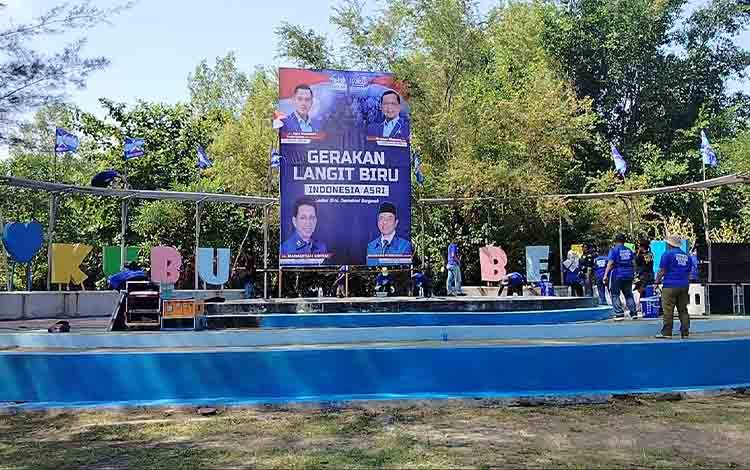 Gelar Gerakan Langit Biru Indonesia Asri, Demokrat Kobar Bersihkan Pantai Kubu