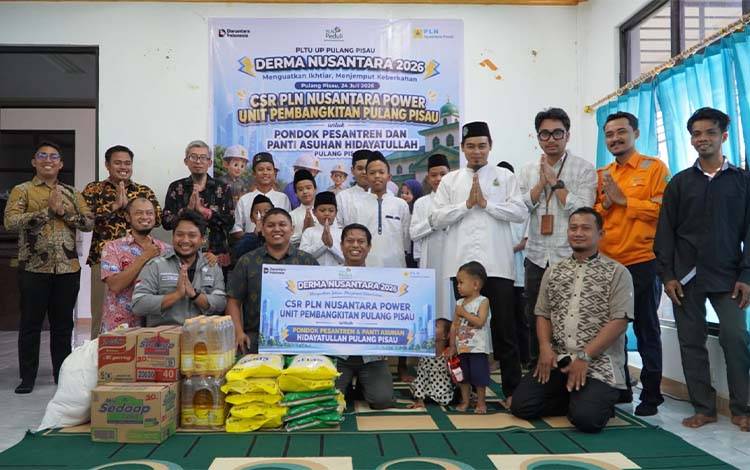 PLTU Pulang Pisau Salurkan Bantuan Seragam, Sembako, dan Uang Tunai untuk Santri Ponpes Hidayatullah