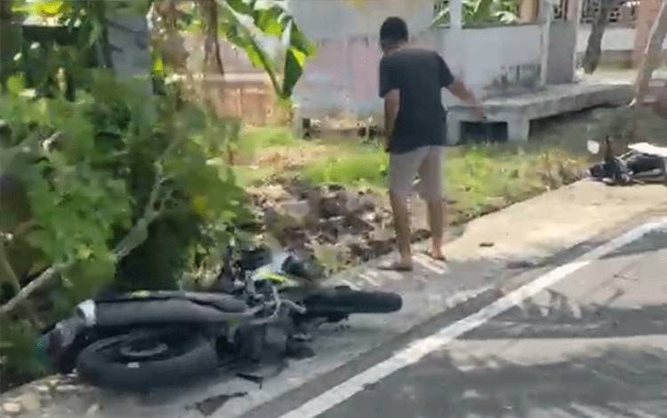 Tiga Orang Terluka Usai Dua Sepeda Motor Bertabrakan di Jalan Pilau Kuala Kapuas