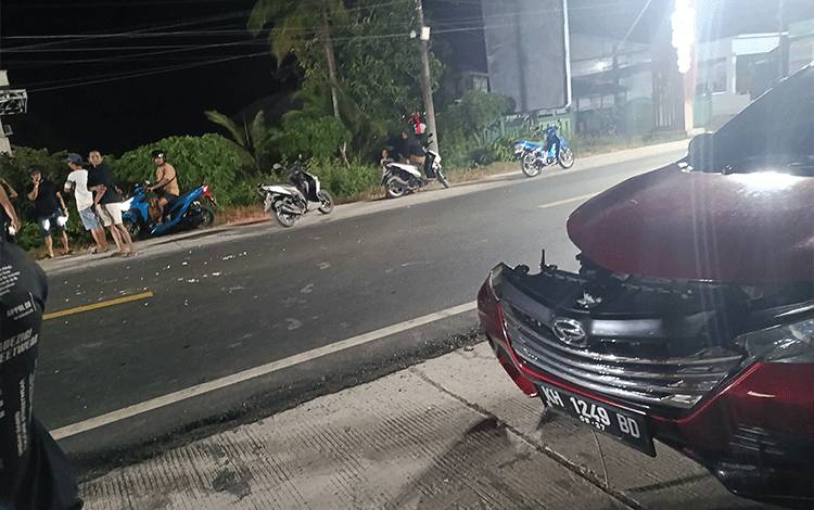 Mobil Putar Balik Tabrakan dengan Motor di Jalan Pati Rumbih Kapuas, Satu Orang Dilarikan ke RS