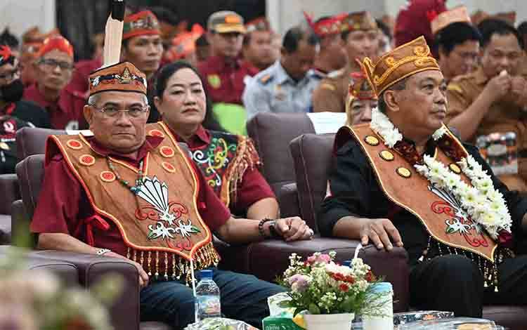 Hengky Garu Siapkan DAD Jadi Benteng Adat dan Penggerak Generasi Berprestasi di Barito Timur