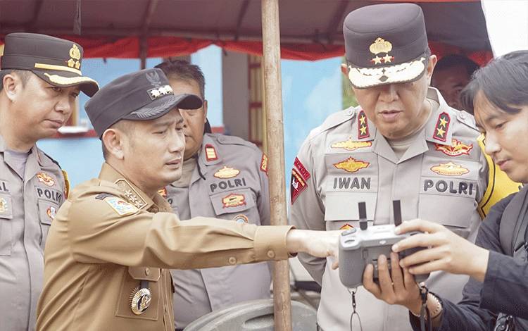 Wali Kota Palangka Raya Bersama Kapolda Kalteng Tinjau Lokasi Karhutla di Kameloh Baru