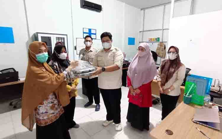 Dinkes Seruyan Ambil Sampel Makanan dan Ompreng MBG untuk Diuji di Labkesda