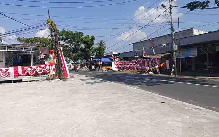 Semarak Kemerdekaan Mulai Terasa, Pedagang Bendera Musiman Menjamur di Kuala Kapuas