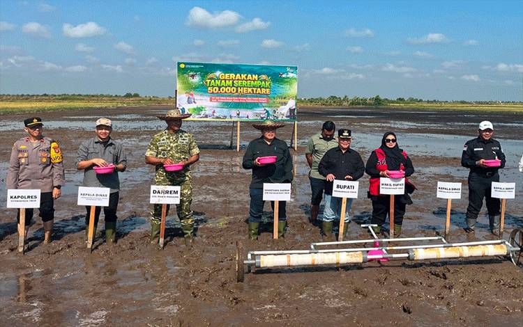 Bupati Kotim sebut Gerakan Tanam Padi Serentak Perkuat Ketahanan Pangan Nasional