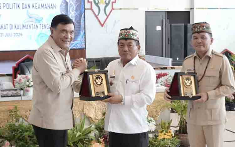 Kunjungan Kerja ke Kapuas, Menko Polkam Soroti Karhutla hingga Konflik Agraria