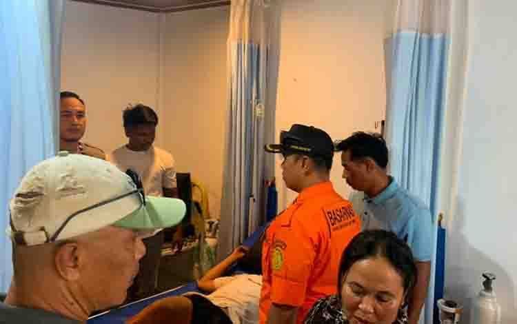 Tim SAR Evakuasi Wisatawan yang Jatuh Selfie di Pantai Lombok Tengah