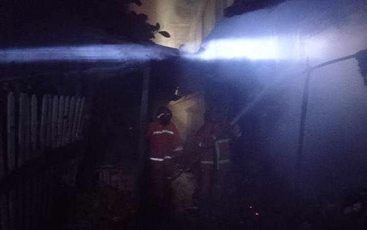 Kios Terbakar di Pasar Blauran Sampit