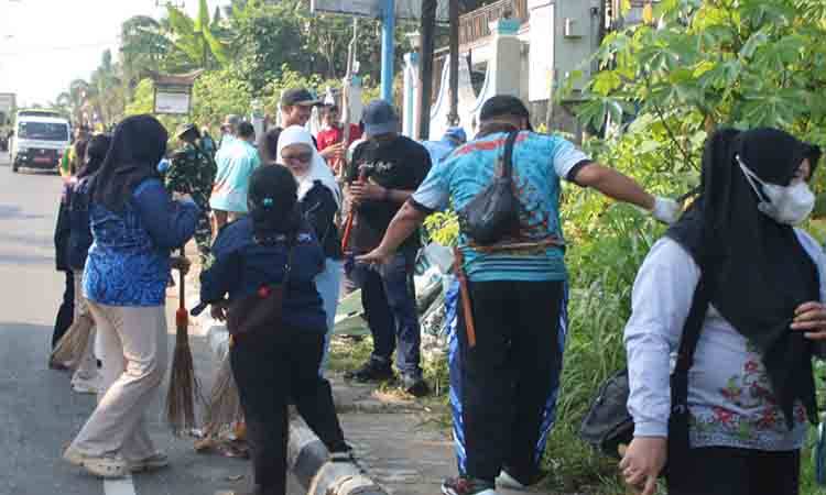 Sambut Hari Jadi Bartim dan HUT RI, Pemkab Barito Timur Kerahkan ASN Gotong Royong