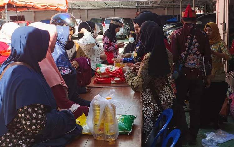 Gerakan Pangan Murah Semarakkan HUT ke-24 Seruyan, Bulog Sediakan 2 Ton Beras dan 1.200 Liter Minyak Goreng