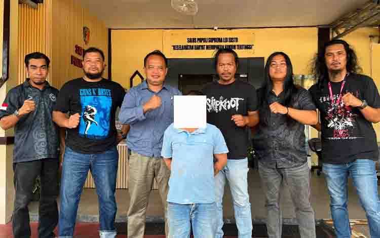 Heboh di Pasar Saik Kuala Pembuang, Pria Bacok Pedagang Usai Cekcok di Musala