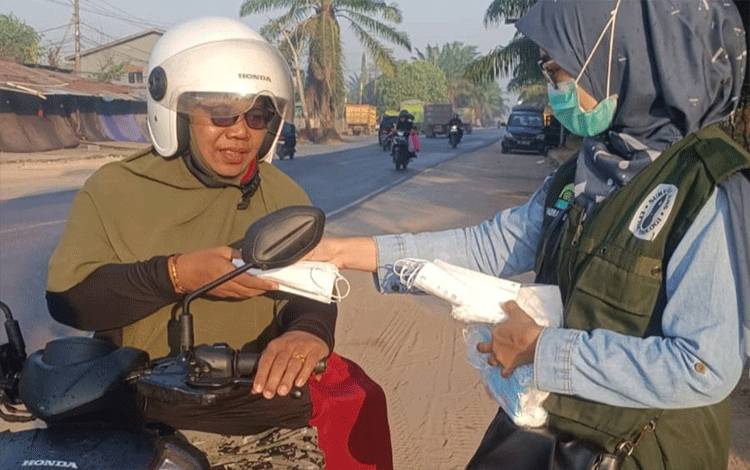 Dinkes Kotim Sudah Bagikan 420 Kotak Masker untuk Lindungi Warga dari Kabut Asap